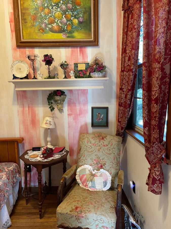 The Victorian Cottage At Creekside Camp & Cabins Marble Falls Eksteriør bilde
