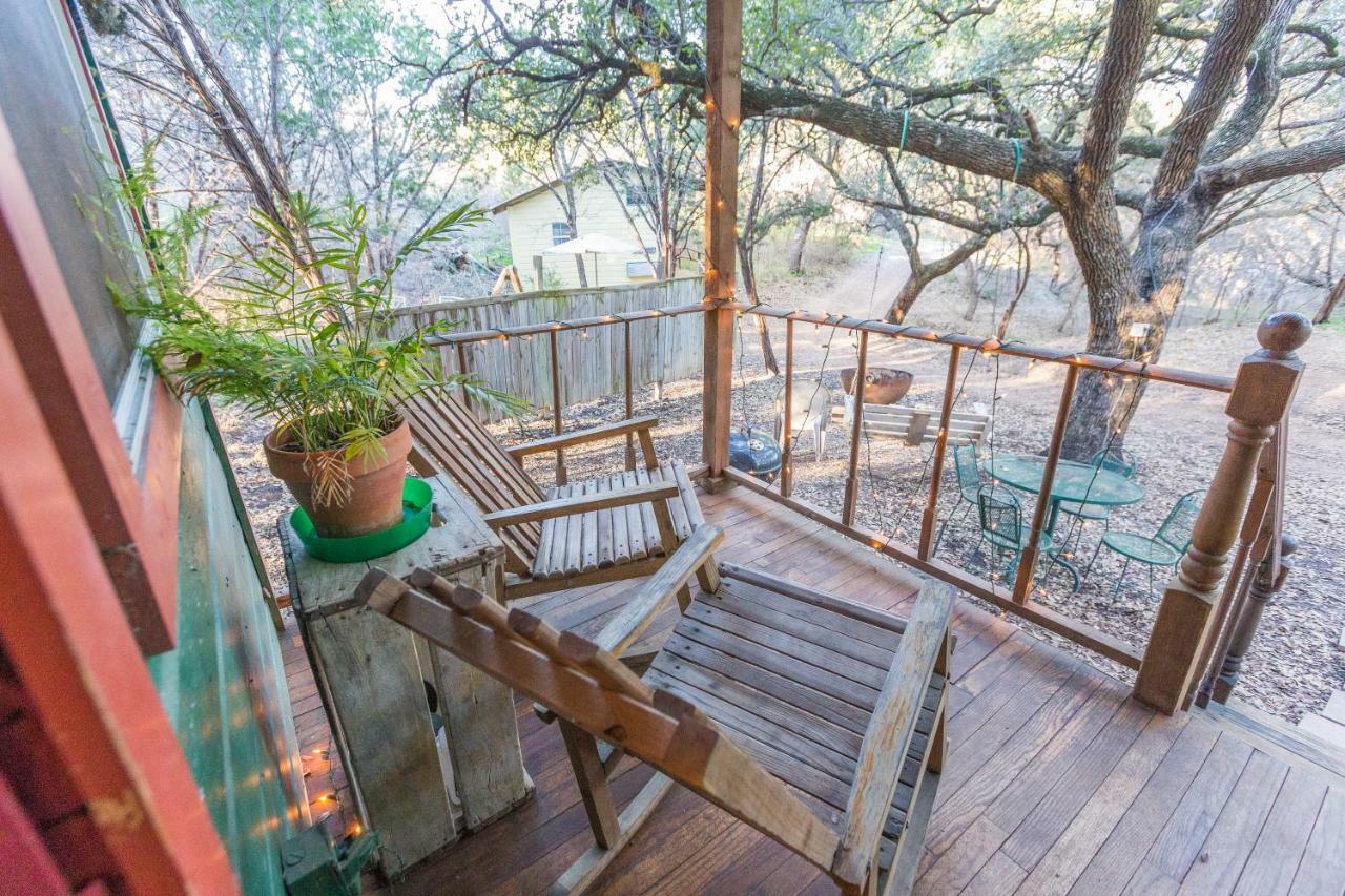 The Victorian Cottage At Creekside Camp & Cabins Marble Falls Eksteriør bilde